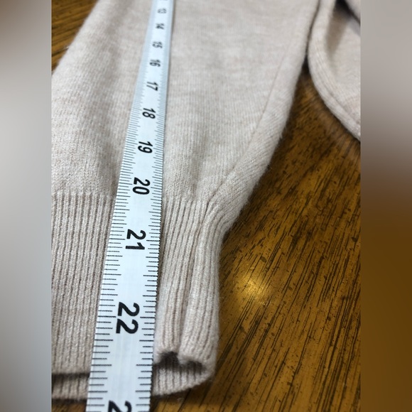 Lightweight Sweater Women’s Medium - Picture 5 of 6